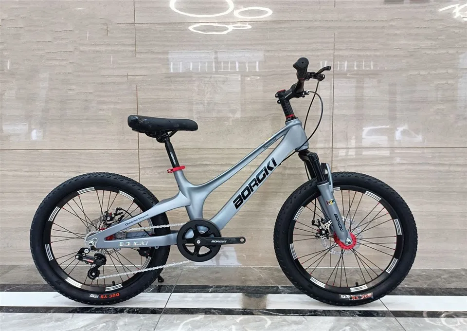 Magnesiumseoksesta valmistettu lasten polkupyörä