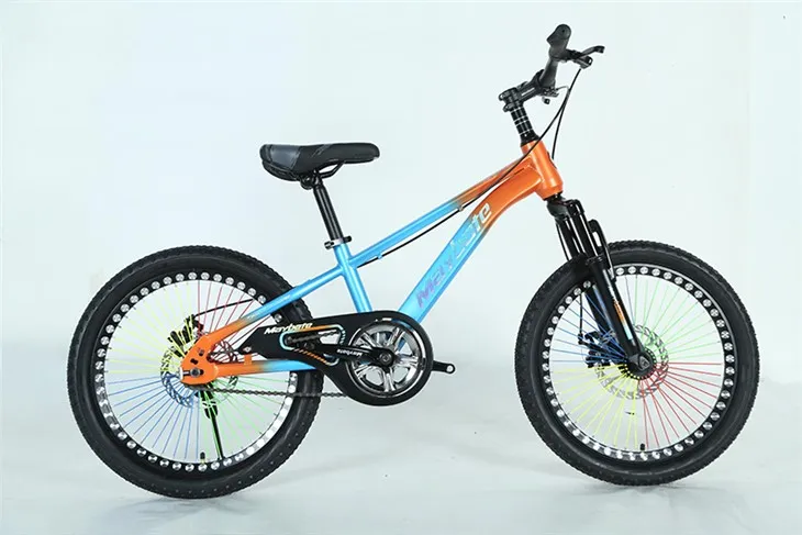 Värikäs lasten polkupyörä